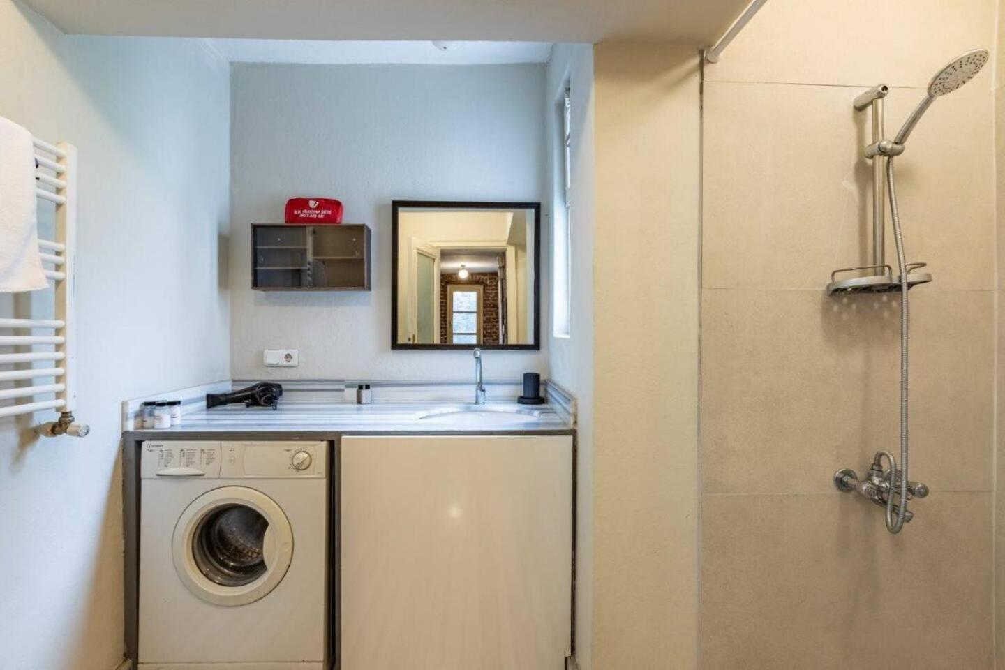Gorgeous Cozy Bright 1bd Pad! #350 İstanbul